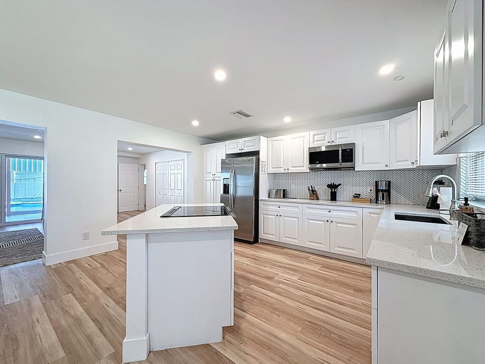 Kitchen - Granite Countertops & Stainless Appliances