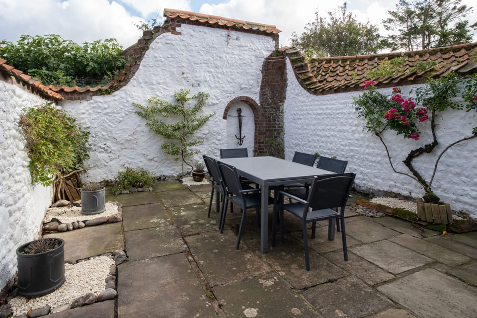 Courtyard garden
