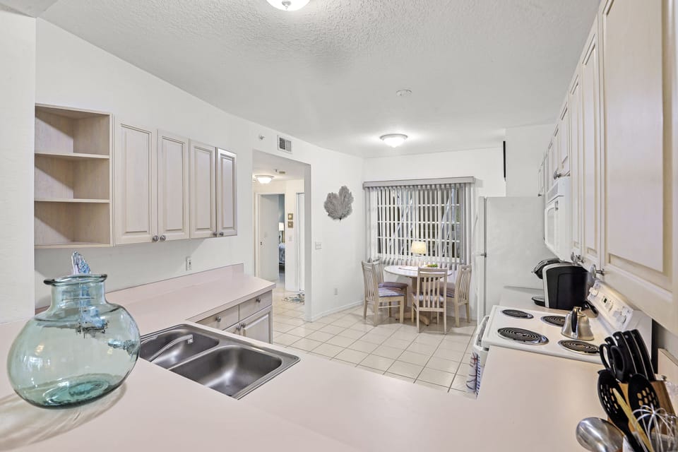 Kitchen with breakfast nook