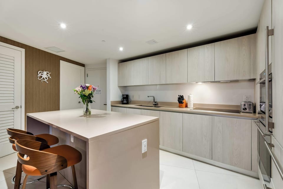 High-end cabinetry and great appliances for all your culinary needs.