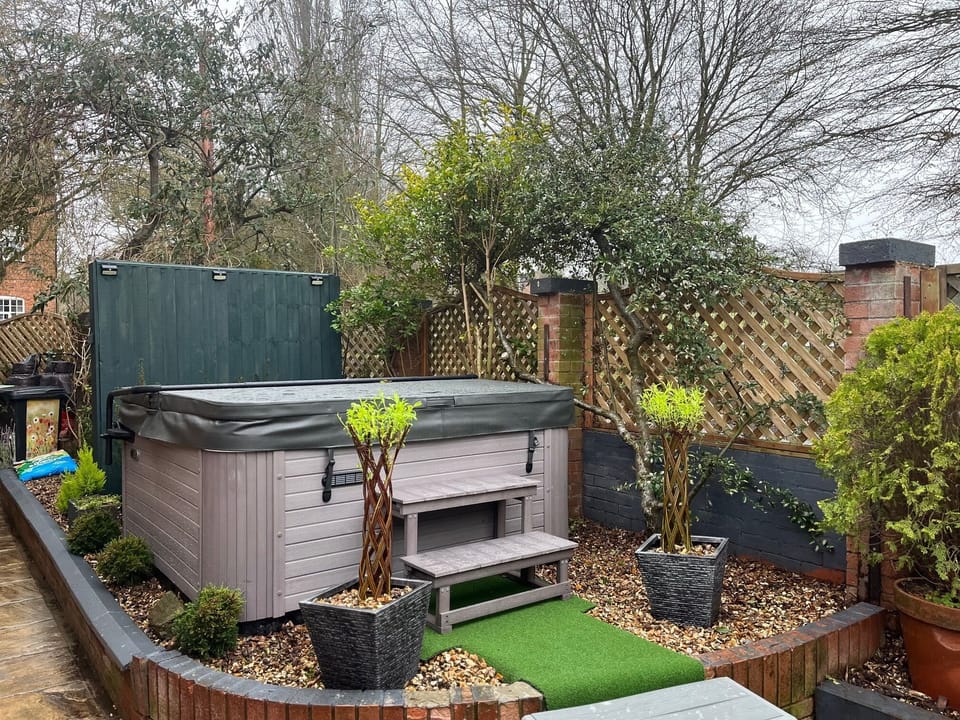 Hot Tub perfect for relaxing