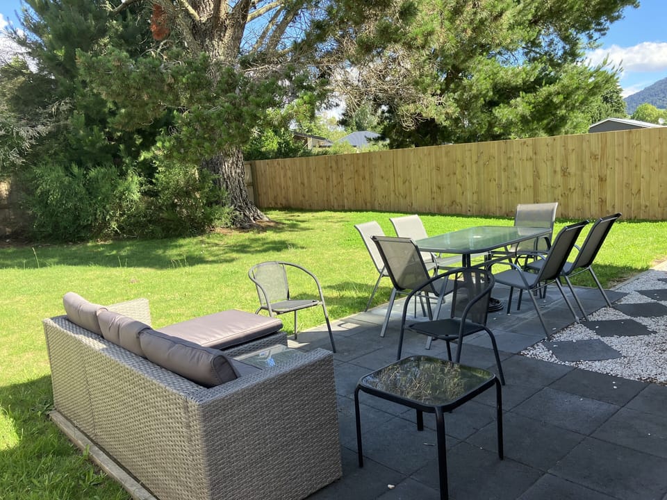 Main Garden at 5pm with a nice shade on the dining area. 