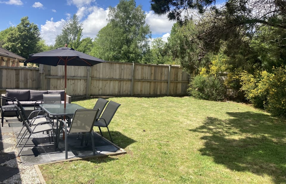 Main private, quiet, very green, quiet and beautiful views and fully enclosed. 