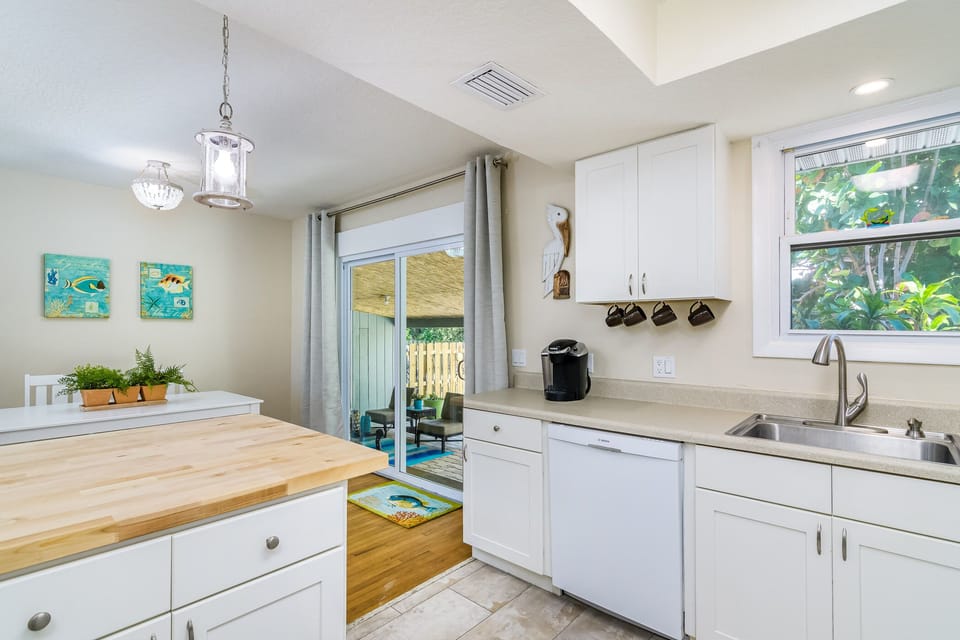 Kitchen and Dining Room. 