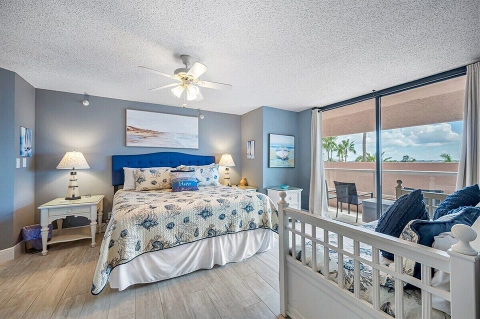 Guest Bedroom 2 - King bed and twin daybed with trundle. Private Balcony facing the intercoastal.