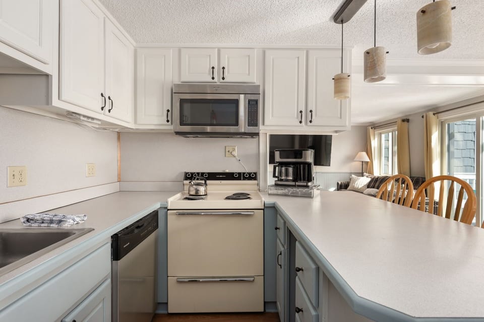 Make your meals come alive in our fully-equipped kitchen!