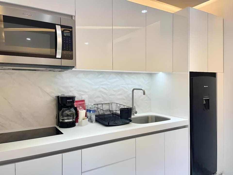 Fully equipped kitchenette