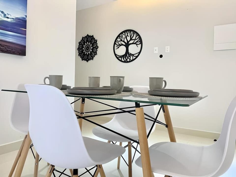 Dining area for 4 guests