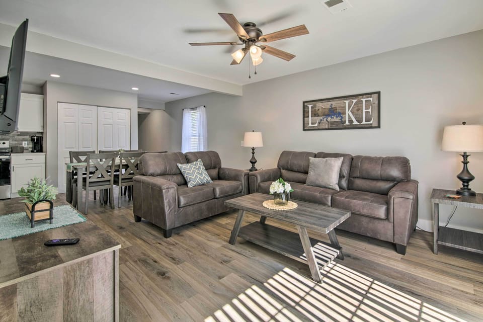 Kimberling City Vacation Rental | 2BR | 1.5BA | 1 Step Required | 1,100 Sq Ft