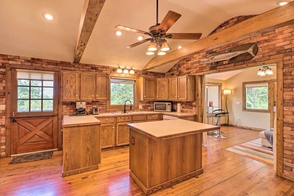 Kitchen | Fully Equipped | Coffee Maker | Blender | Toaster | Crockpot