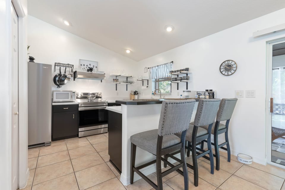 Breakfast bar with additional seating for 3