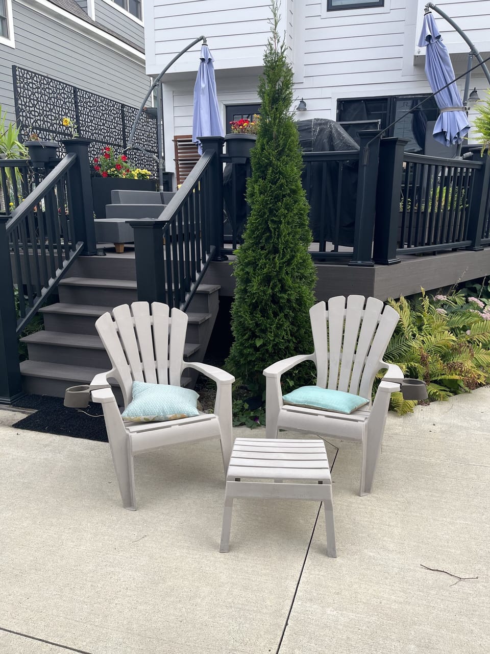 outside of unit guest seating area