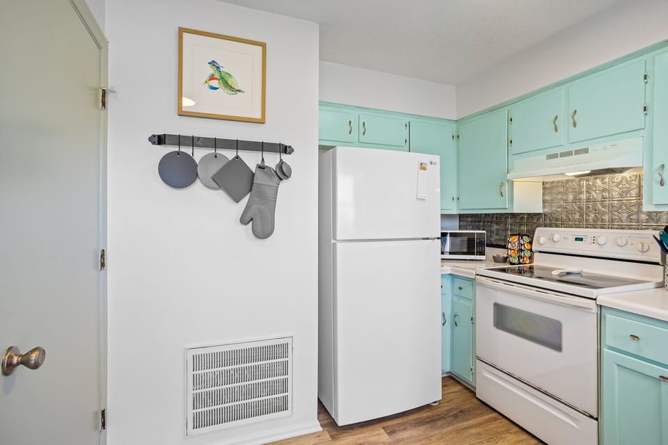 Our fridge/freezer will provide plenty of space to store your food and drinks.