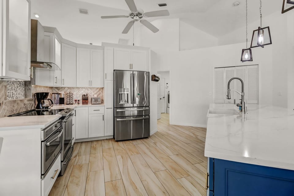 It's a Joy To Make Meals In This Beautiful Gourmet Kitchen With New Appliances
