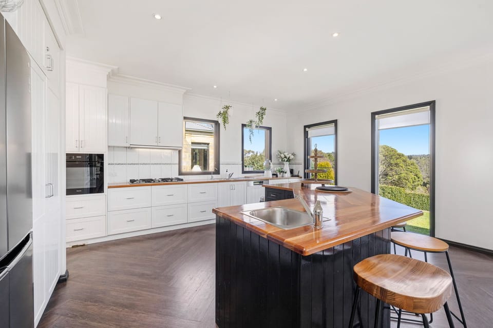 Kitchen/Dining/Breakfast bar