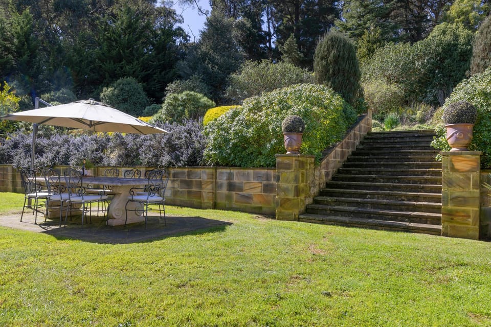 Outdoor Dining/Property Grounds