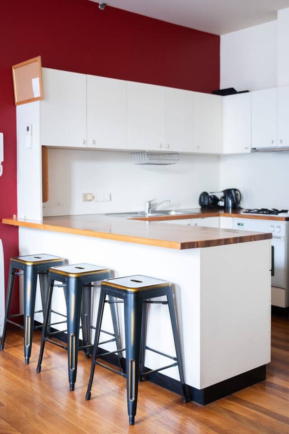 Spacious and fully equipped kitchen, perfect for those who love to prepare their meals.