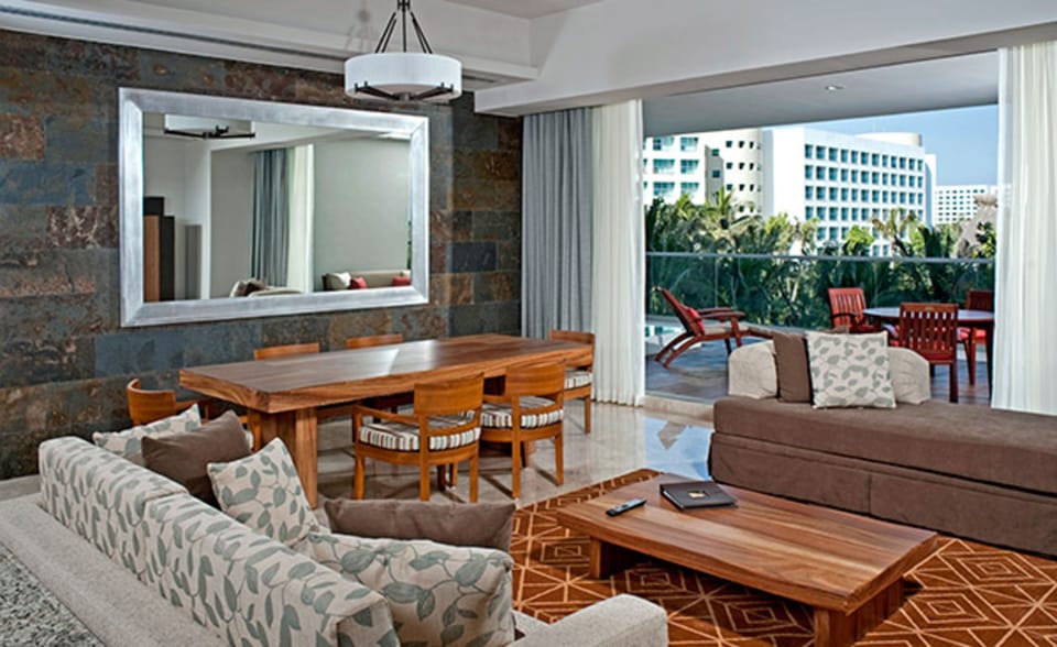 Grand Luxxe 1 Bedroom Villa Family room and dining table.  Pull out bed in sofa.