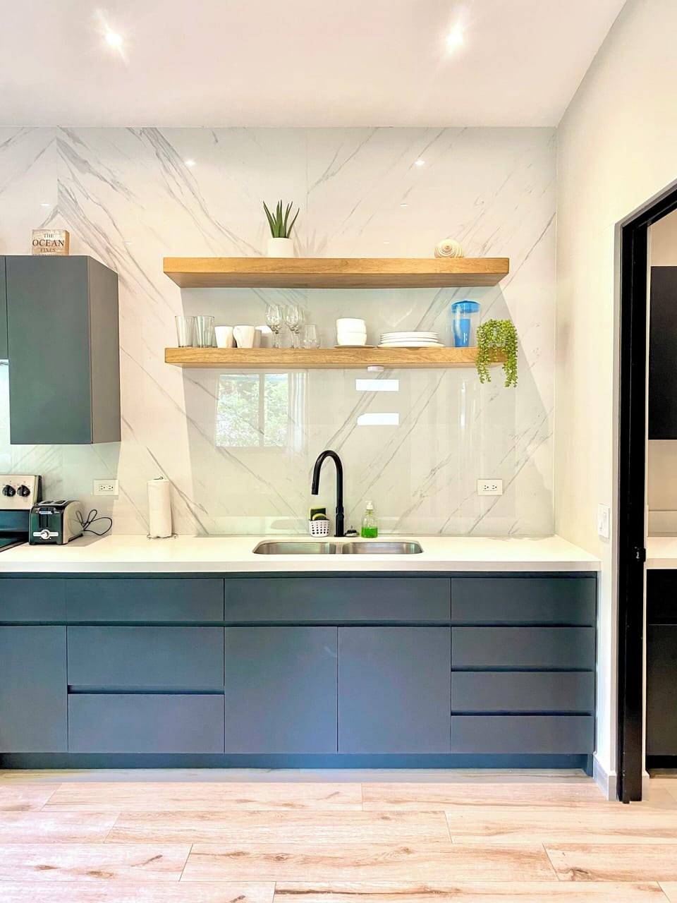 Lovely, compact kitchen