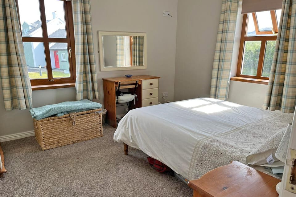 Achill Sound Holiday Village No.11, Achill Island, County Mayo