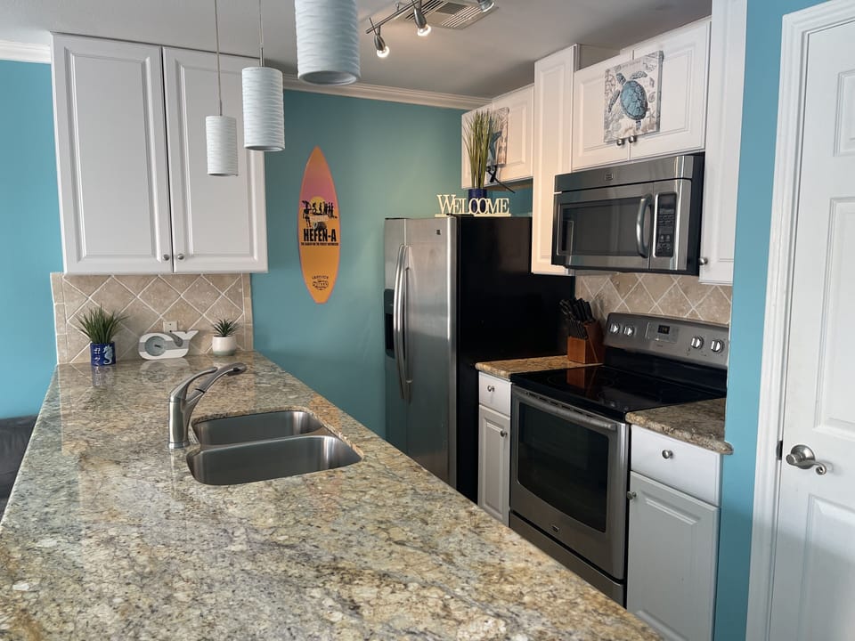 Full size kitchen