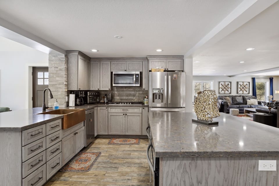 Two ovens upstairs and one oven downstairs - perfect for family gatherings