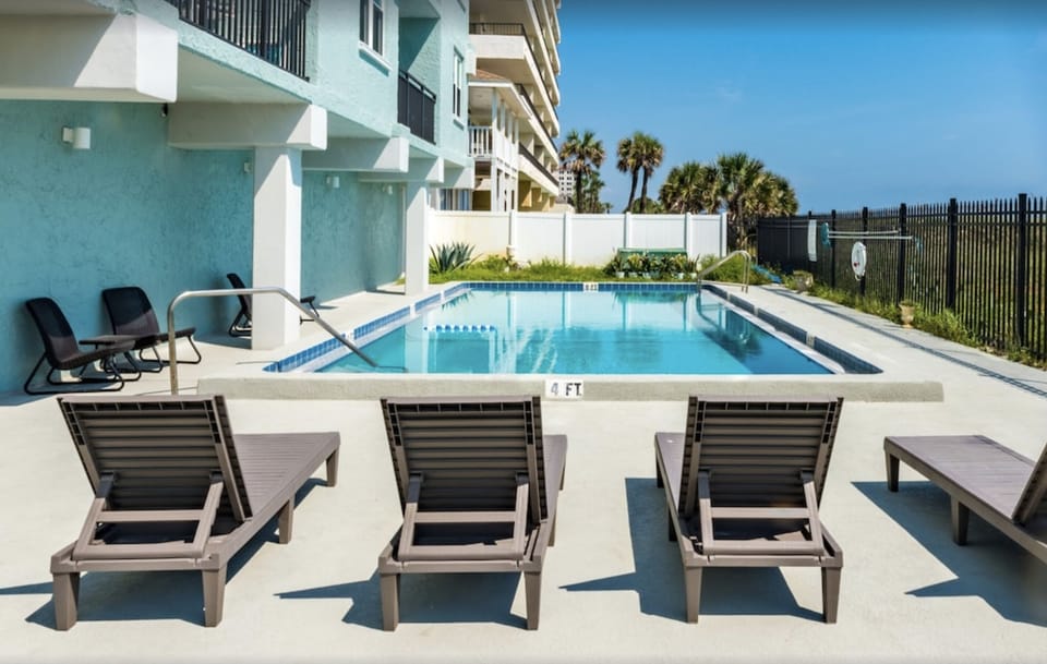 Private pool at the base of the dunes for Sandpiper guests. 