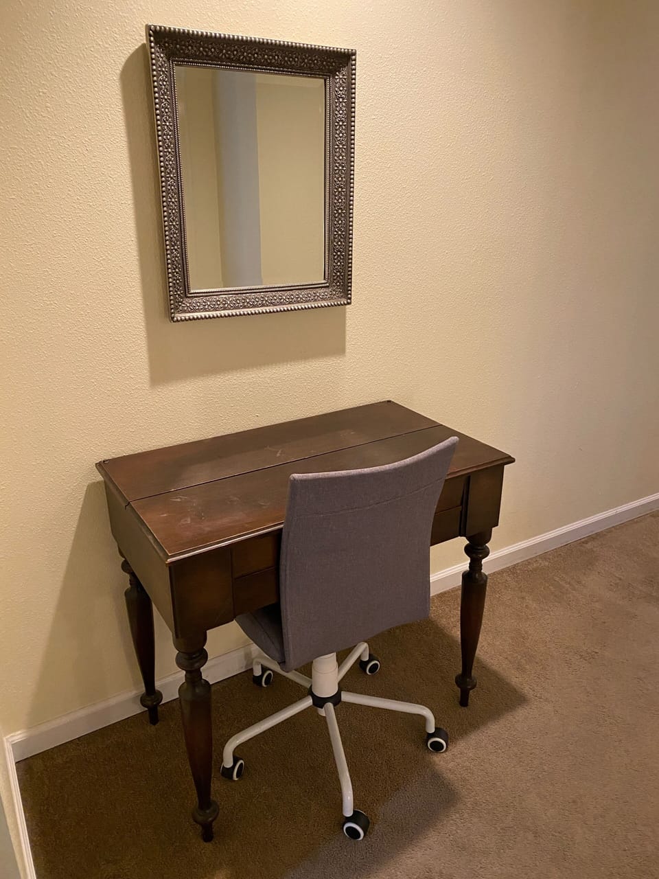 Desk space for virtual work