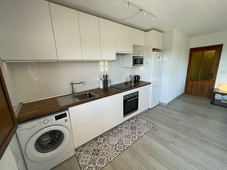 kitchenette with full service