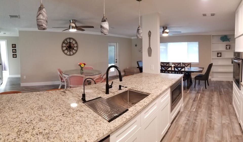 Kitchen/breakfast/dining
