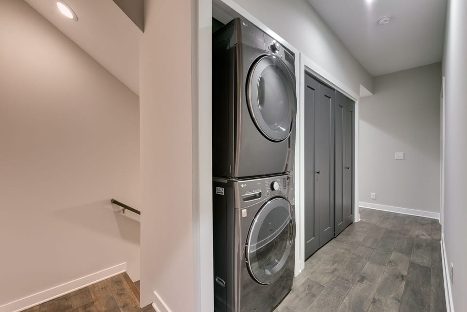 Second level washer/dryer