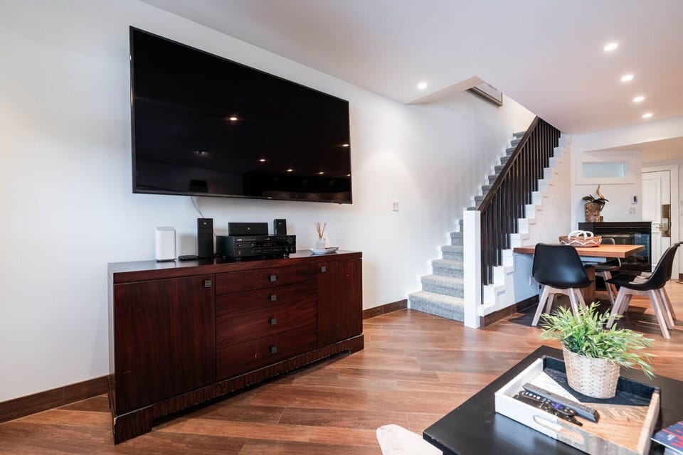 Living area: Smart TV