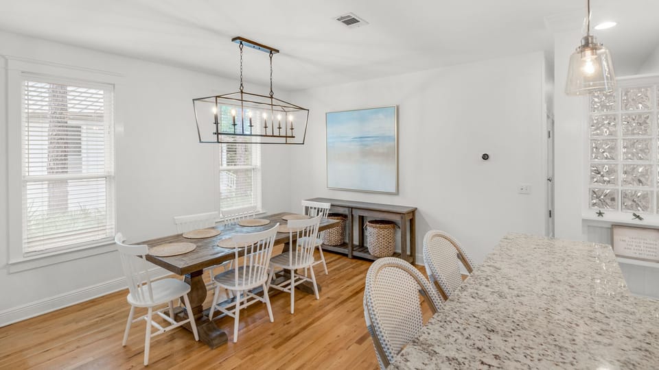 Grateful By The Sea Dining Area