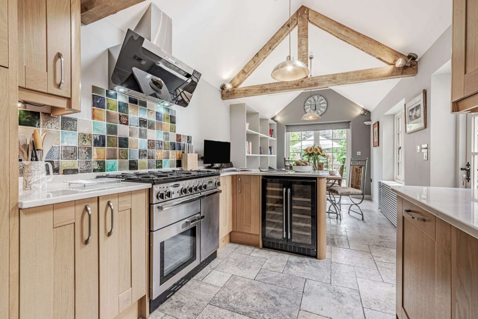 Keeley Cottage Kitchen - StayCotswold