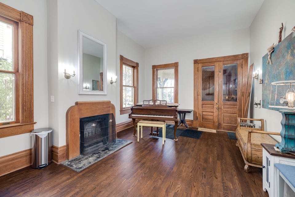 1920s Entryway with grand piano