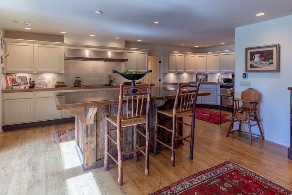 Kitchen and Bar seating