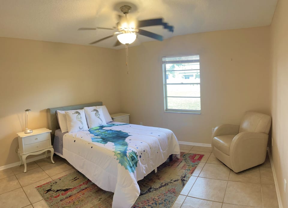BEDROOM 3: FULL Bed - Spacious and huge closets