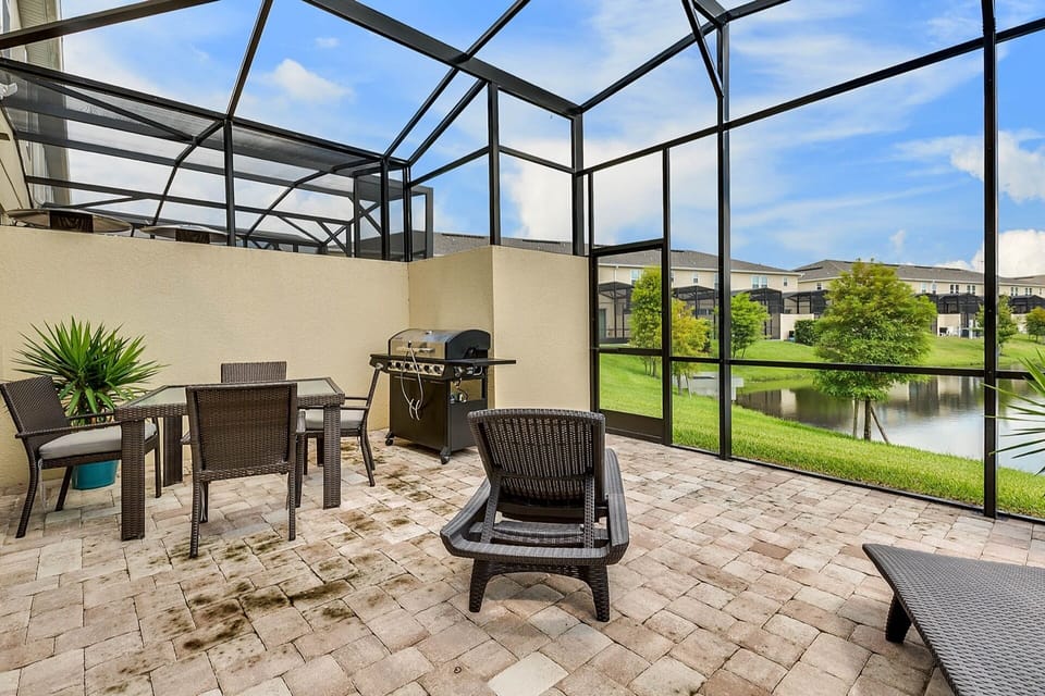 Patio area w/ lake view (PLEASE NOTE THAT WE DO NOT OFFER A BBQ GRILL)
