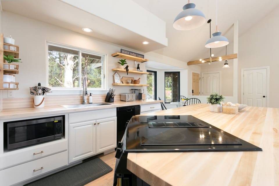 Fully equipped kitchen with big countertop and island