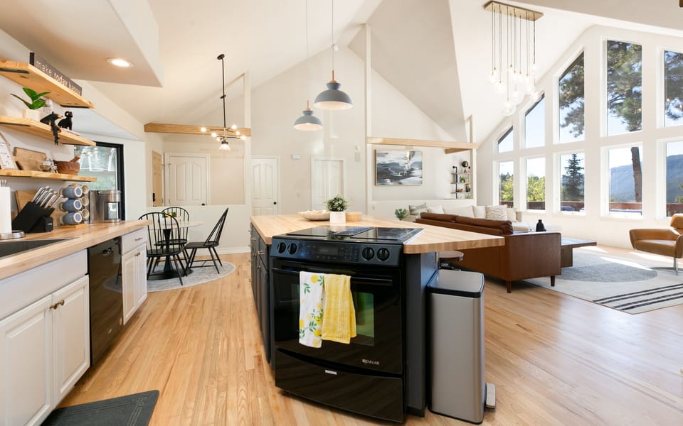 Coffee maker|Pots and pans and all the cooking seasonings are provided