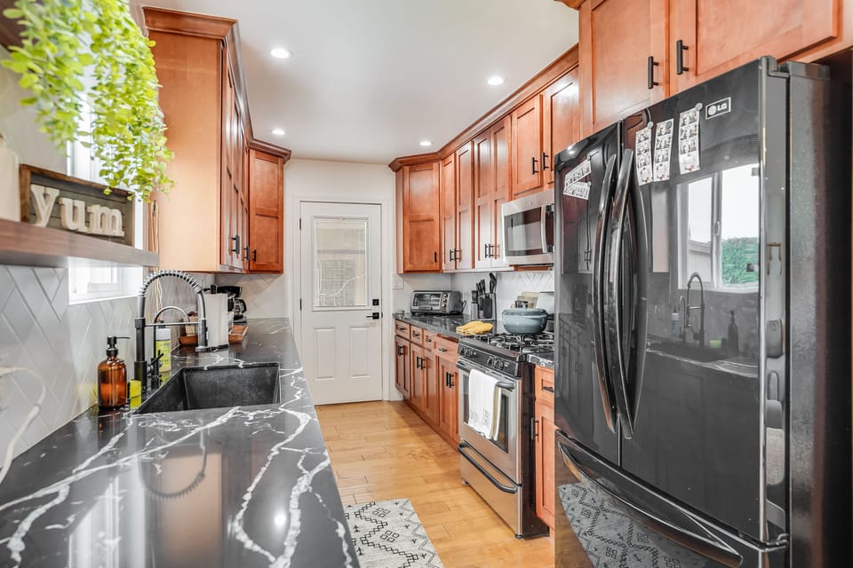 Full kitchen