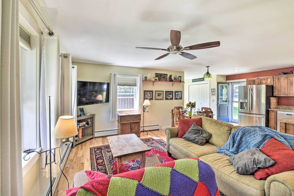 Living Room | Smart TV | Free WiFi