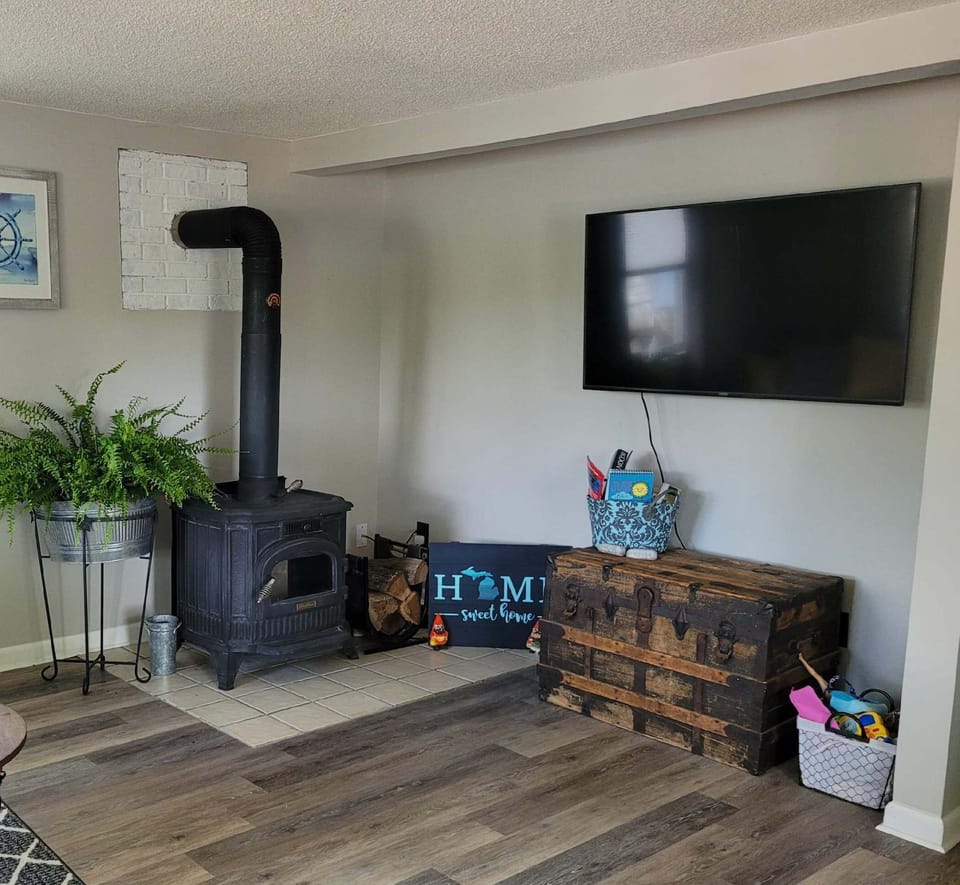 Living room & TV