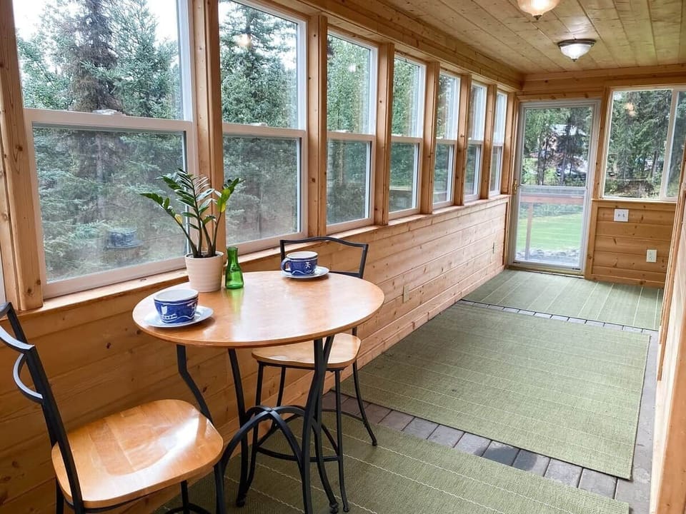 Enclosed porch/sunroom 