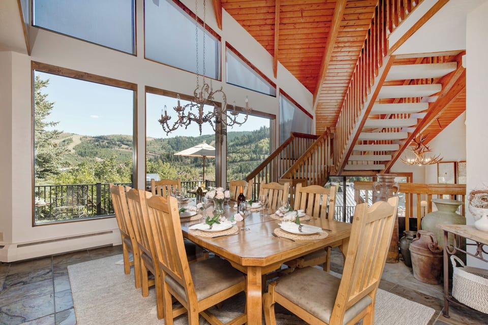Dining Area with seating for 8