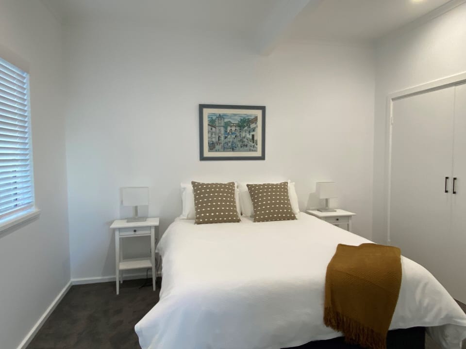Bedroom 2 - Queen Bed
