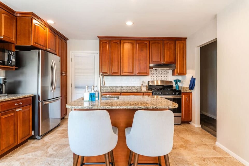 Refined wooden details paired with a modern touch.