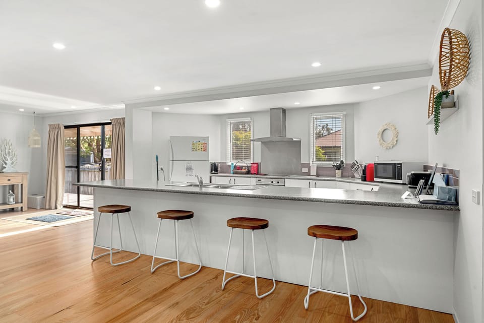 Full kitchen