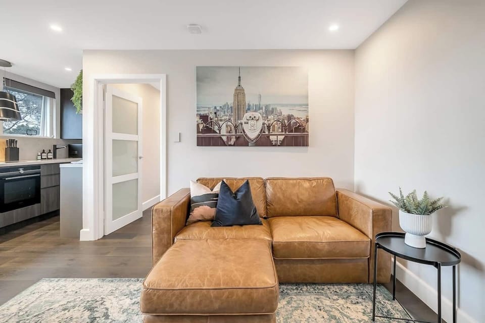 The Balmainer - Stylish, Unique, Executive Abode in the Heart of Balmain