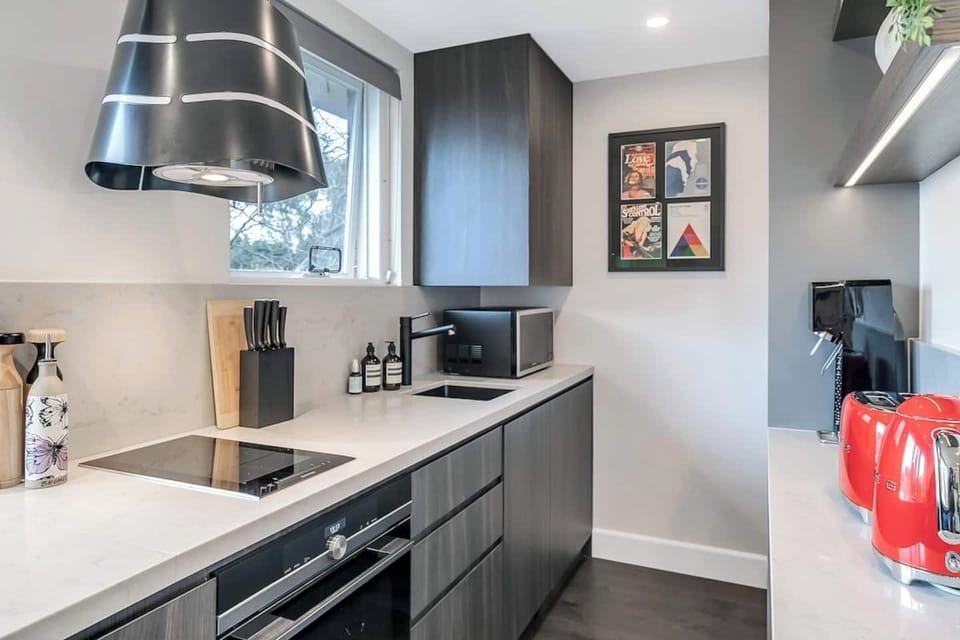 The Balmainer - Stylish, Unique, Executive Abode in the Heart of Balmain